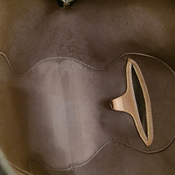 Louis Vuitton Brown Monogram Shoulder Bag with Classic Design - Picture 6 of 12